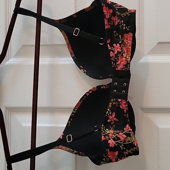 Victoria's Secret Very Sexy Push Up Bra - Picture 2 of 4